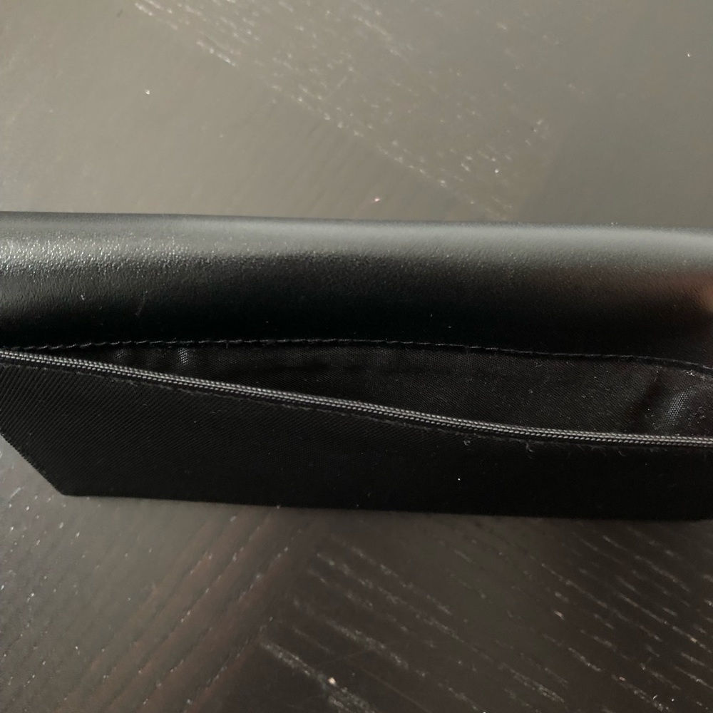 Used Wallet - Picture 3 of 5